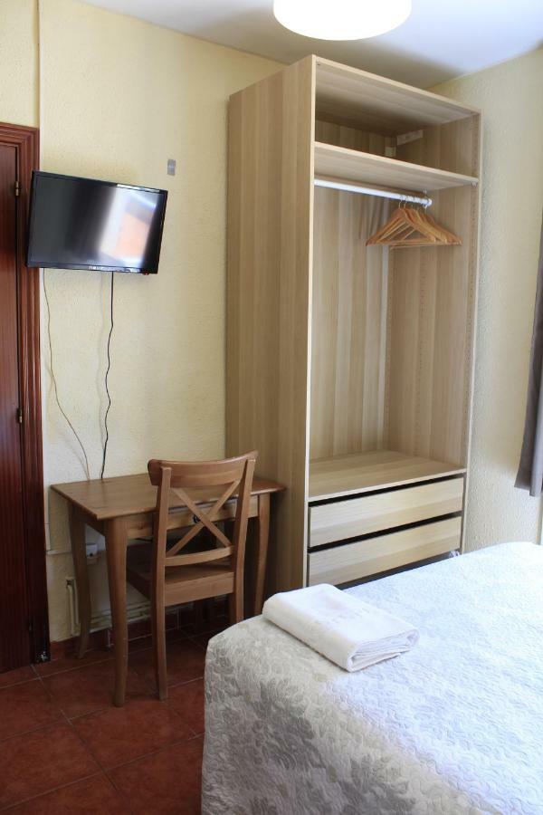 Hostal La Romanica Sabadell Exterior foto